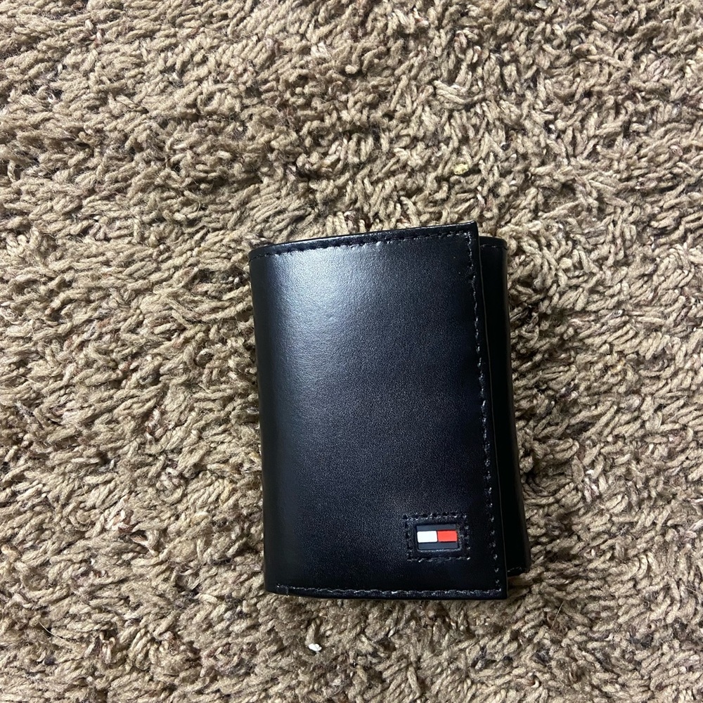 Tommy Hilfiger Trifold Wallet